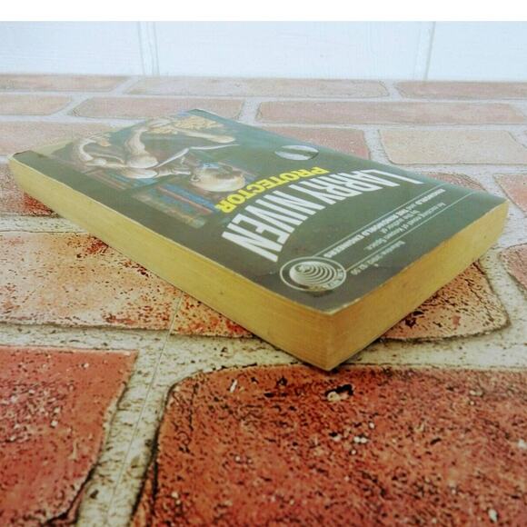 PROTECTOR (Known Space) Larry Niven 1980s Science Fiction Sci-Fi PB Great Cover! - Picture 9 of 13